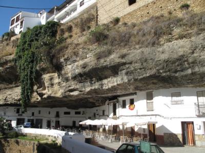 Setenil de las Bodegas - thị trấn đá đè ở Tây Ban Nha